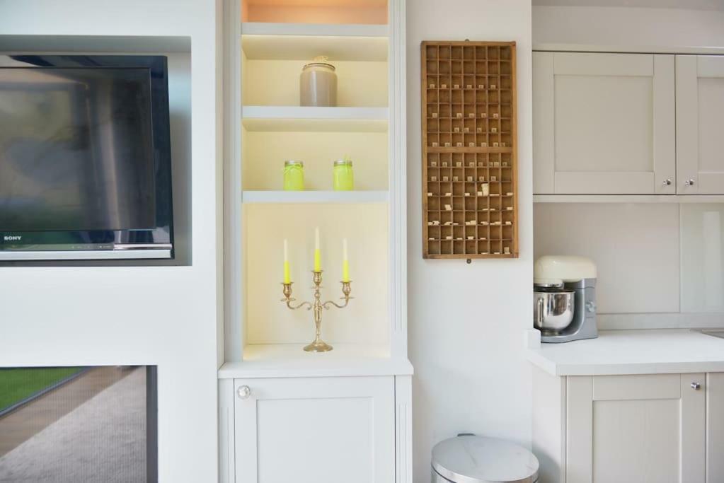 Summer House Hotell Thames Ditton Eksteriør bilde