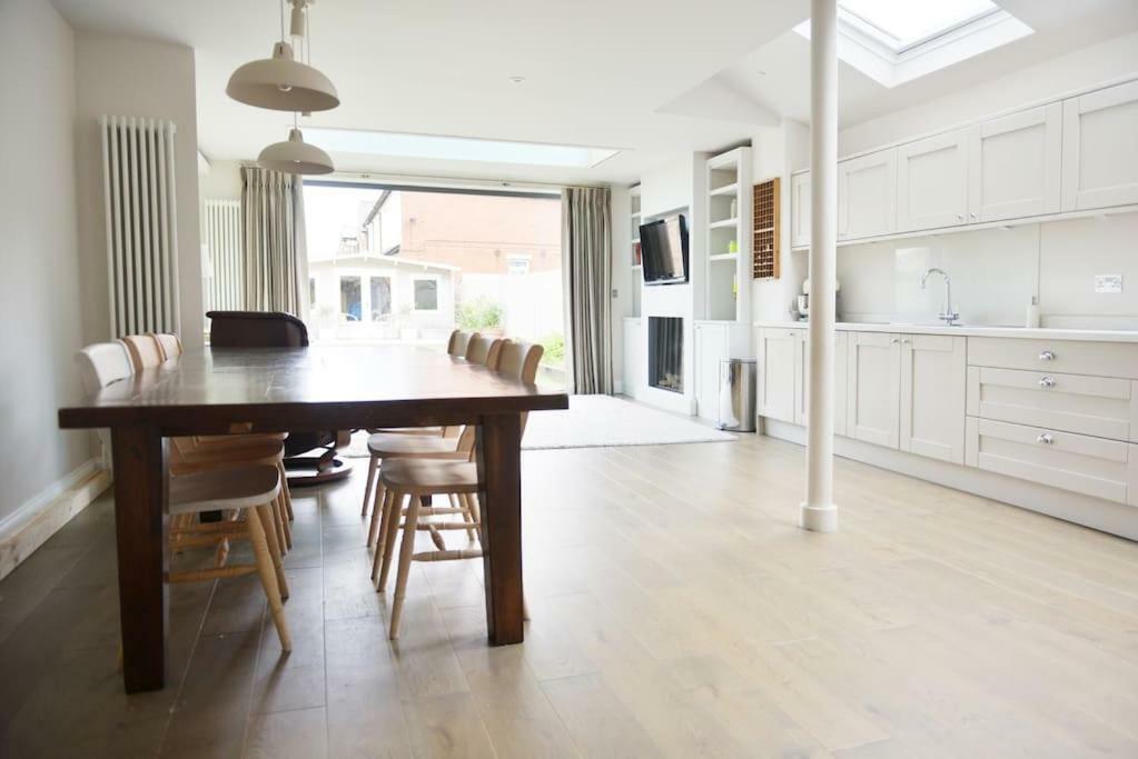 Summer House Hotell Thames Ditton Eksteriør bilde