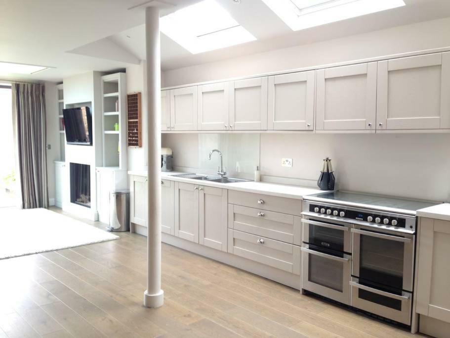 Summer House Hotell Thames Ditton Eksteriør bilde